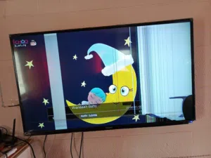 جي جارد 43 بوصه شاشه تزبط للاطفال شغاله فيها كسر بس شغاله