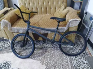 السلام عليكم بايسكل BMX حجم 20 لون اسمنتي للبيع