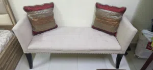 كرسي غرفة نوم شبه جديد