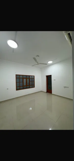 شقة راقيه ( للايجار ) المعبيلة الجنوبية بالقرب شارع النور