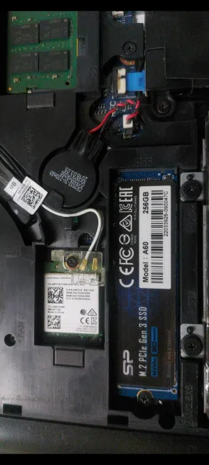 للبيع قطع لاب توب