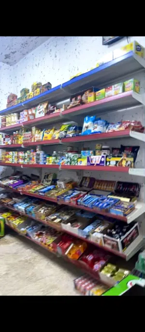 اغراض دكان كامله رفوف في جديد وفي مستعمل استاندات شيبس موجود ستاند علقي موجود رف دخان موجود مكتب موج