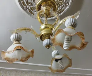 ثريات للبيع