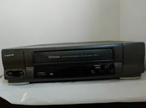 مشغل فيديو شريط كبير شغال نوع SANYo
