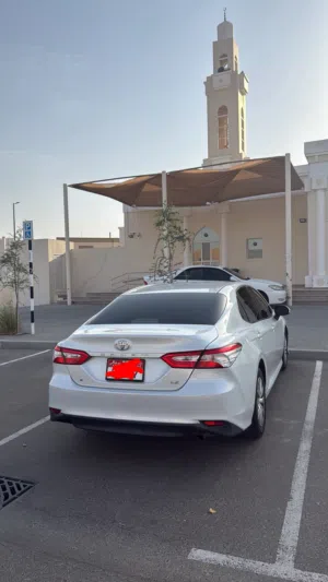 للبيع تويوتا كامري LE خليجي وارد الفطيم