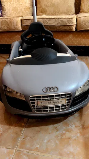 للبيع سيارة أطفال Audi R8 سبايدر