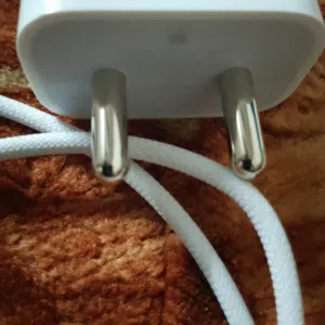 للبيع شاحن ابل الاصلي