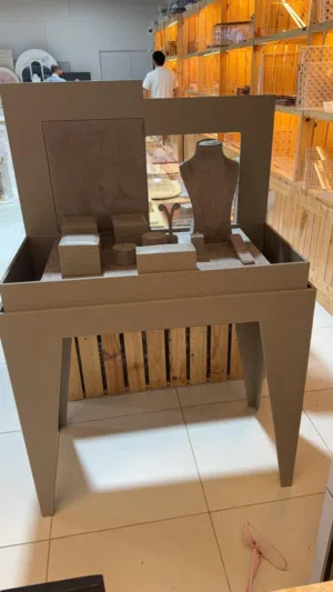 ستاند عرض مجوهرات