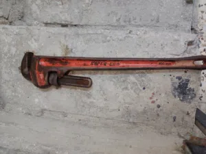 مفتاح أنابيب شديد التحمل من طراز Super-Ego. اسباني