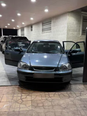 سيارة هوندا سيفيك 1998 LX صناعية يابانية مرخصة صالون سيدان بألوان أزرق وأسود