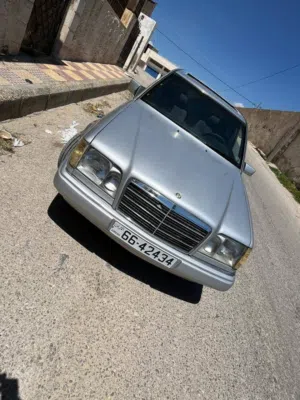 مرسيدس بطه 1995 بحاله ممتازه جدا السياره بالصلاه عالنبي