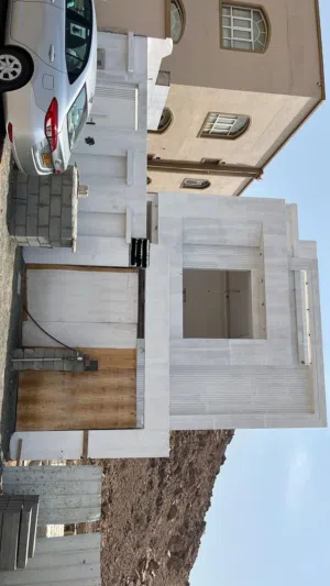 شقه للبيع في السيح الاحمر قريبه من مسجد الوارث و الخدمات