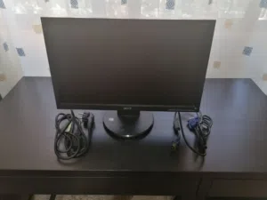 شاشة Acer للبيع ب4 دنانير (بحاجة لتصليح)