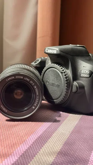 كاميرا كانون EOS 2000D شبه جديده