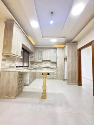 شقه مميزة للبيع في الطيرة رام الله طابق شبه ارضي