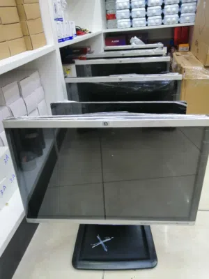شاشات كمبيوتر باحجام مختلفة