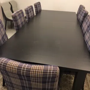 للبيع طولة طعام مع 10 كراسي