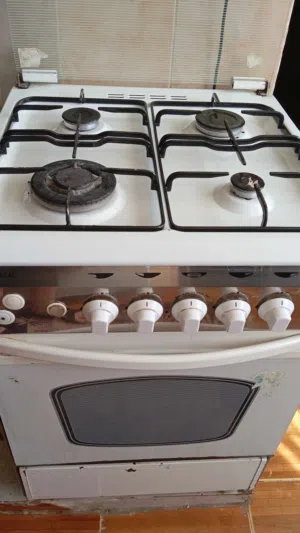 غاز يونيفرسال أربع عيون