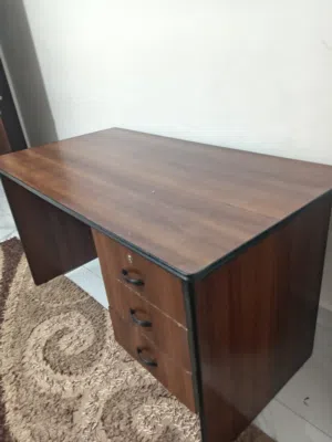 للبيع – مكتب فاخر (مدير / دراسة)