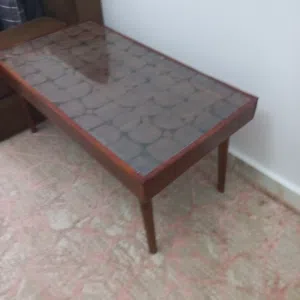 طاولت صاله استعمال شهور معدوده و نضيف تواصل و قابل للنقاش