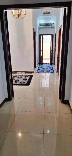 شقة مفروشة للإيجار الموقع: شارع الجرابه الدور اول 4000