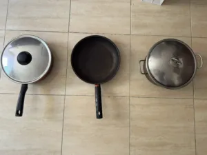 ثلاثة طناجر للبيع معا