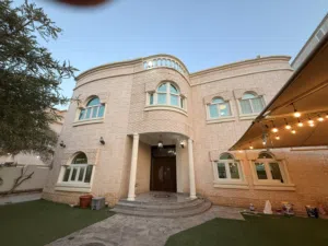 400 m2 4 Bedrooms Villa for Rent in Muscat Al Khoud