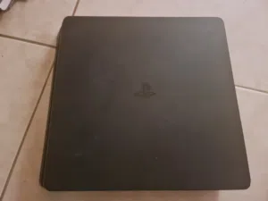 سوني 4 حالة جيده اقرأ الوصف.         Ps4 Good Condition Read Description