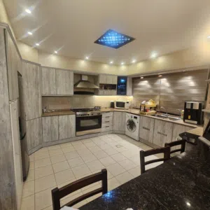 200 m2 3 Bedrooms Apartments for Rent in Amman Deir Ghbar