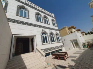فيلا فاخرة للإيجار السنوي في الحوشي – الشارقة  فرصة مميزة لعشاق المساحات الواسعة والسكن الراقي