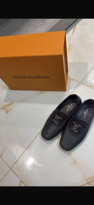 جوتي LV مقاس 41