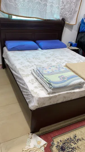 سرير مع مرتبه+ 2 كومود + تسريحة