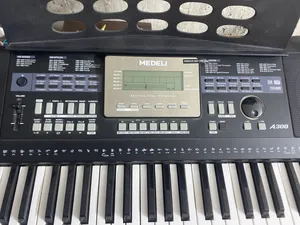 بيانو MEDEL A300