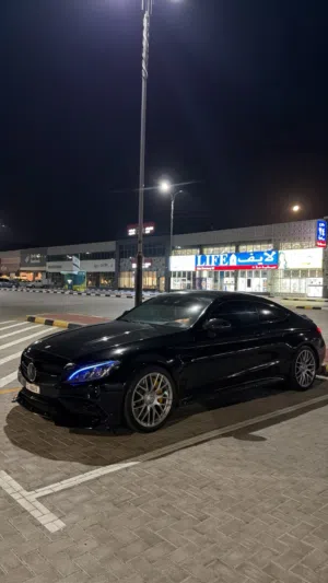 � مرسيدس C63s AMG كوبيه 2017 خليجي  V8 توين تيربو  داخل أحمر  بانوراما  نظيفة جدًا �