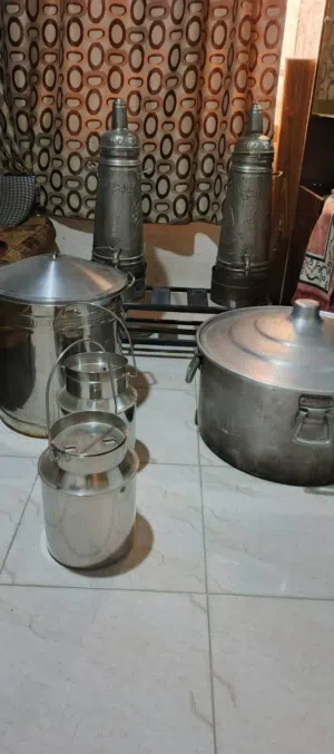 عدة أدوات للبيع بسسب بيع المحل