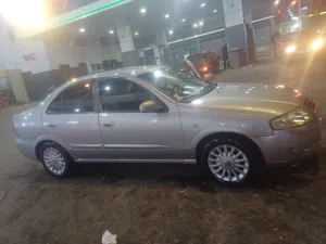 نيسان صني 2009 فئه SL لون فضي، سيارة مستعملة بحالة ممتازة مع أنظمة حديثة