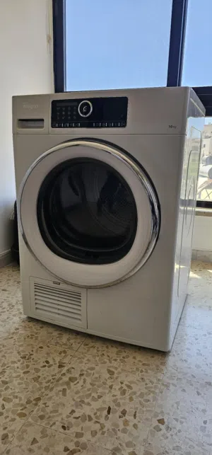 مجفف ملابس ويرلبول (Whirlpool) بسعة 10 كجم.