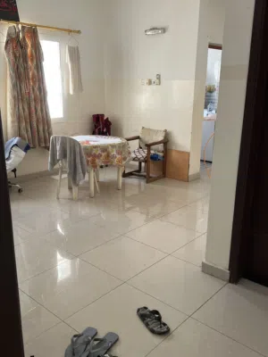 غرفه ثلاثيه مشاركه مفروشه فى الخوير نظيف وهادئ الفرد 40 ريال