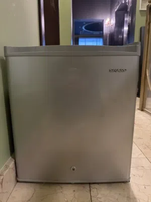 Small fridge (Sharp)