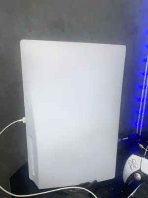 للبيع ps5 اول اصدار مع قاعدة شحن لليدات و يده وحده