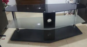 طاولة تلفزيون شبه جديدة