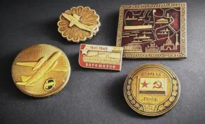 شارات معدنية مطلية بالمينا أصلية من الاتحاد السوفيتي (USSR) – أصلية