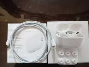ابل ايربودز برو 2 بحالة ممتازة شبه جديدة بسعر ممتاز (APPLE AirPods Pro2)