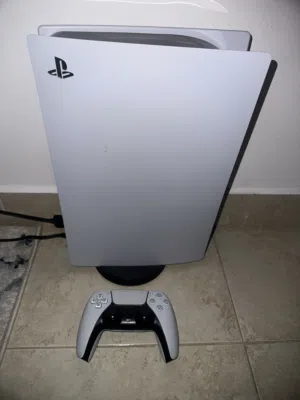 Digital Edition Sony PS5 Console + Controller Original Barely used with no issues سوني Ps5 معاه يد