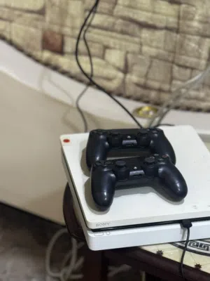 بلي فور مهكر نظيف وهوه باله اوربيه واستعماله قليل في العراق ماصارله شهر يمي وبي العاب 6 تقريبا تكدر