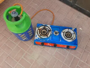 فرن غاز وبوطان وأواني للبيع