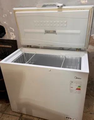 مجمدة ميديا للبيع بحالة جيدة جداً
