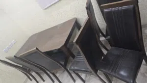 طاولة طعام مع دولاب بوفيه
