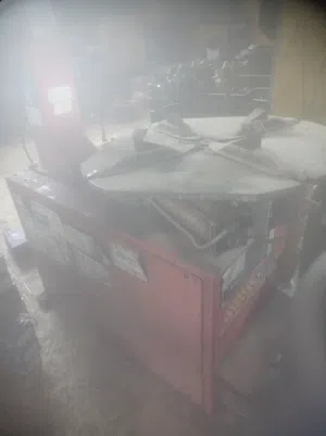 ماكينة فك وتركيب لإطارات