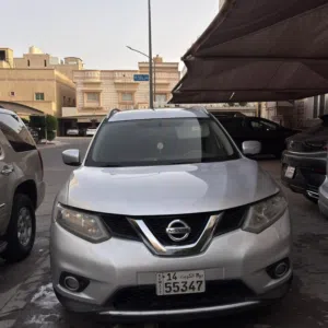نيسان اكس تريل موديل 2015